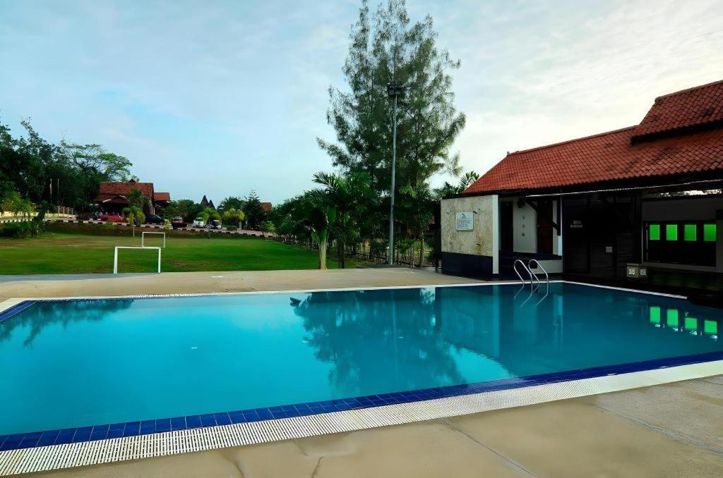 Oyo Home 90745 Desa Balqis Beach Resort Malacca Esterno foto