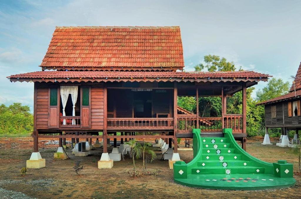 Oyo Home 90745 Desa Balqis Beach Resort Malacca Esterno foto